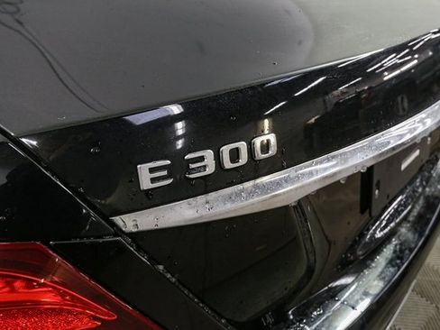 Used 2017 Mercedes-Benz E 300 4MATIC image 9