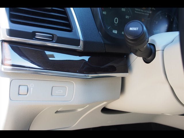 Used 2019 Volvo XC90 T6 Momentum w/ Protection Package Premier AWD/4WD image 26