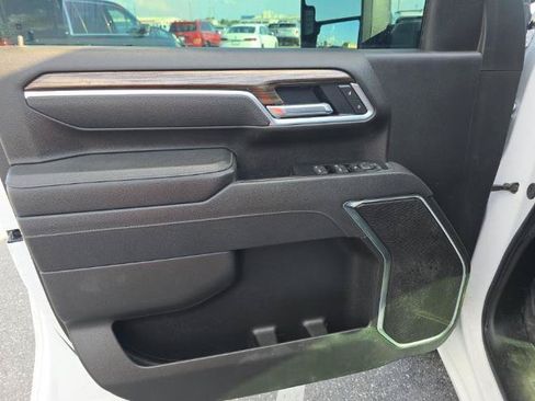 Used 2025 Chevrolet Silverado 2500 LT w/ Convenience Package AWD/4WD image 9
