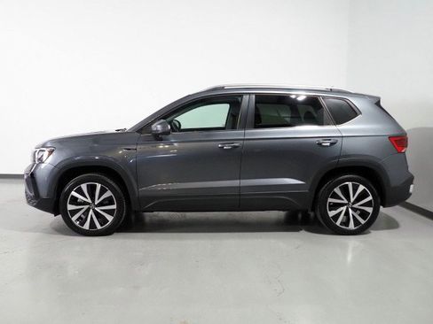 Used 2024 Volkswagen Taos SE image 8