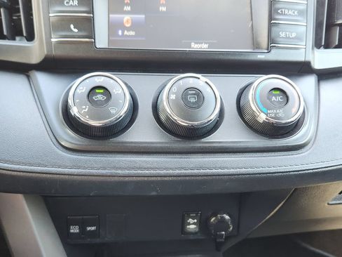 Used 2017 Toyota RAV4 LE w/ Carpet Mat Package AWD/4WD image 22