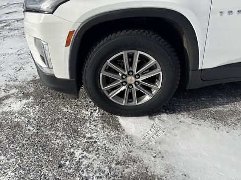 Used 2023 Chevrolet Traverse LT image 4