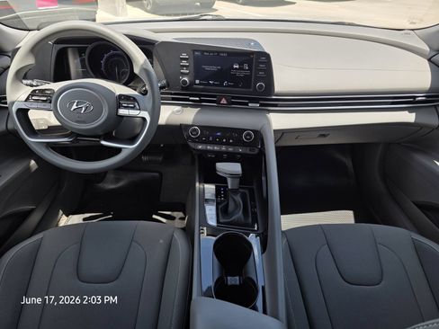 Used 2023 Hyundai Elantra Blue FWD image 12