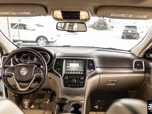 Used 2014 Jeep Grand Cherokee Overland image 9
