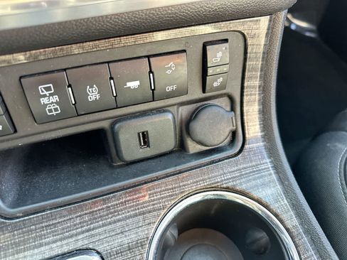 Used 2017 GMC Acadia Limited SLT image 33