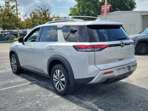 Certified 2025 Nissan Pathfinder SL AWD/4WD image 8
