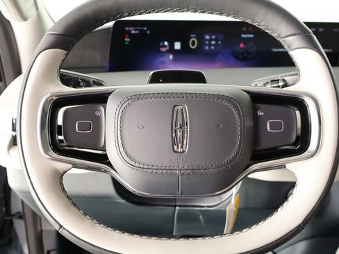 New 2026 Lincoln Navigator Reserve AWD/4WD image 3