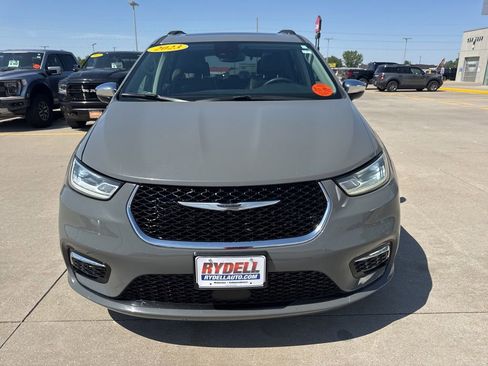 Used 2023 Chrysler Pacifica Limited FWD image 28