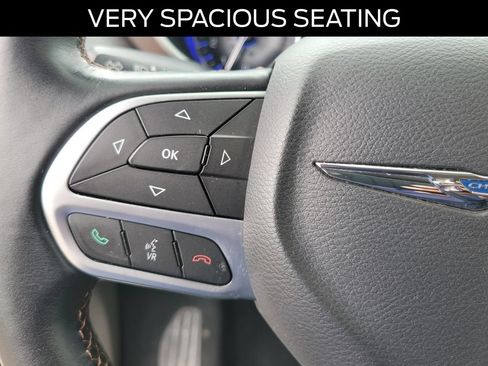Used 2017 Chrysler Pacifica Touring-L FWD image 22