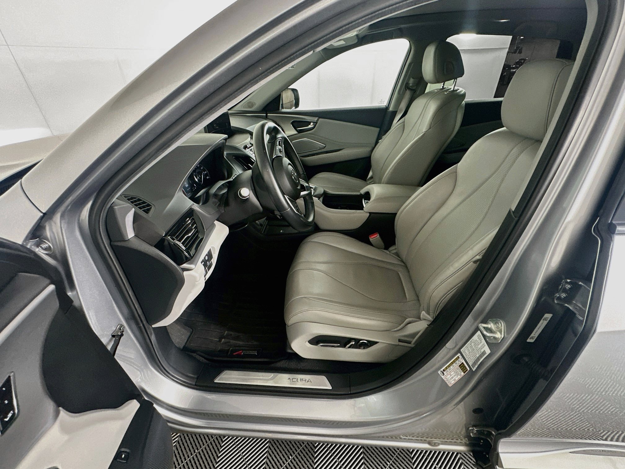 Used 2023 Acura RDX w/ Technology Package FWD image 13