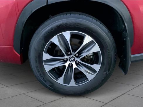Used 2023 Toyota Highlander XLE image 10