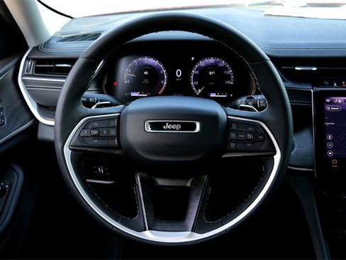 Used 2023 Jeep Grand Cherokee Limited w/ Luxury Tech Group II image 25