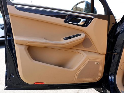 Used 2017 Porsche Macan S image 14