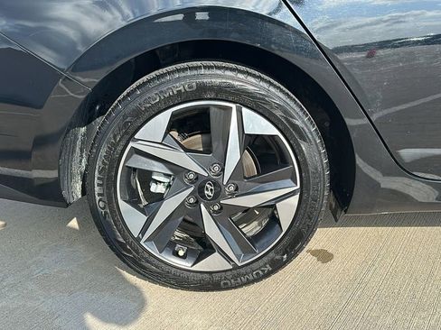 Used 2023 Hyundai Elantra SEL w/ Convenience Package image 16