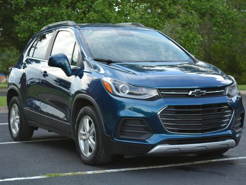 Used 2020 Chevrolet Trax LT FWD image 3