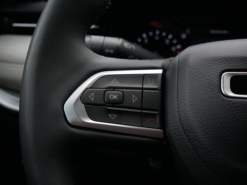 Used 2025 Jeep Compass Limited AWD/4WD image 17