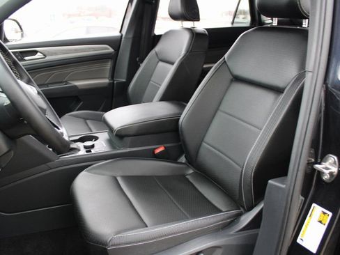 Certified 2023 Volkswagen Atlas Cross Sport SE image 8
