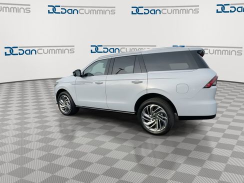 New 2025 Lincoln Navigator Reserve image 7