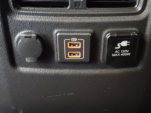 Used 2019 Nissan Titan SL RWD image 32