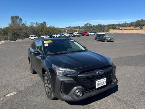 Used 2023 Subaru Outback Premium AWD/4WD image 3