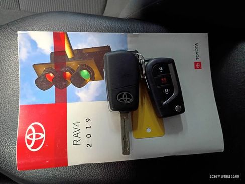 Used 2019 Toyota RAV4 LE image 27