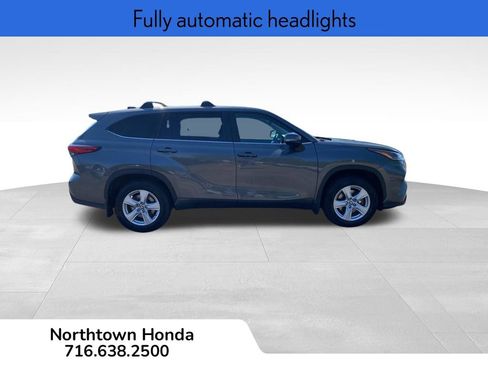 Used 2023 Toyota Highlander L AWD/4WD image 10