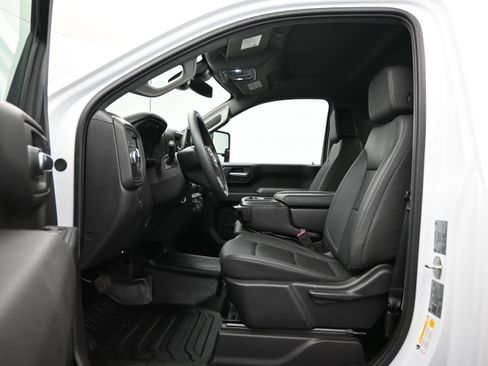 Used 2024 GMC Sierra 2500 Pro w/ Convenience Package RWD image 9