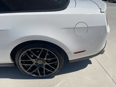 Used 2010 Ford Mustang GT Premium image 18