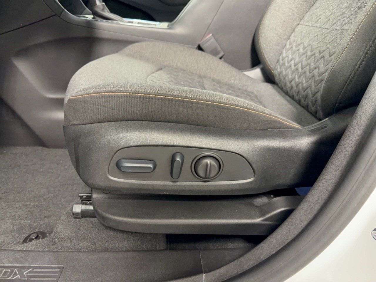 Used 2024 Chevrolet Equinox LT w/ LPO, Floor Liner Package FWD image 16