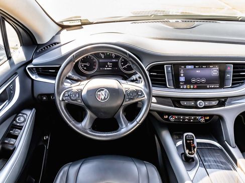 Used 2020 Buick Enclave Essence image 12