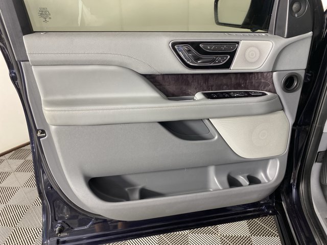Used 2021 Lincoln Navigator Reserve w/ Luxury Package AWD/4WD image 14