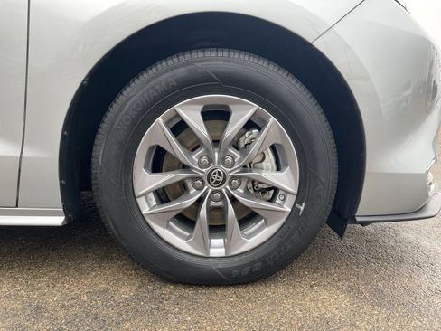 Used 2024 Toyota Sienna XLE w/ XLE Plus Package image 16