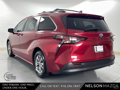 Used 2023 Toyota Sienna LE image 8