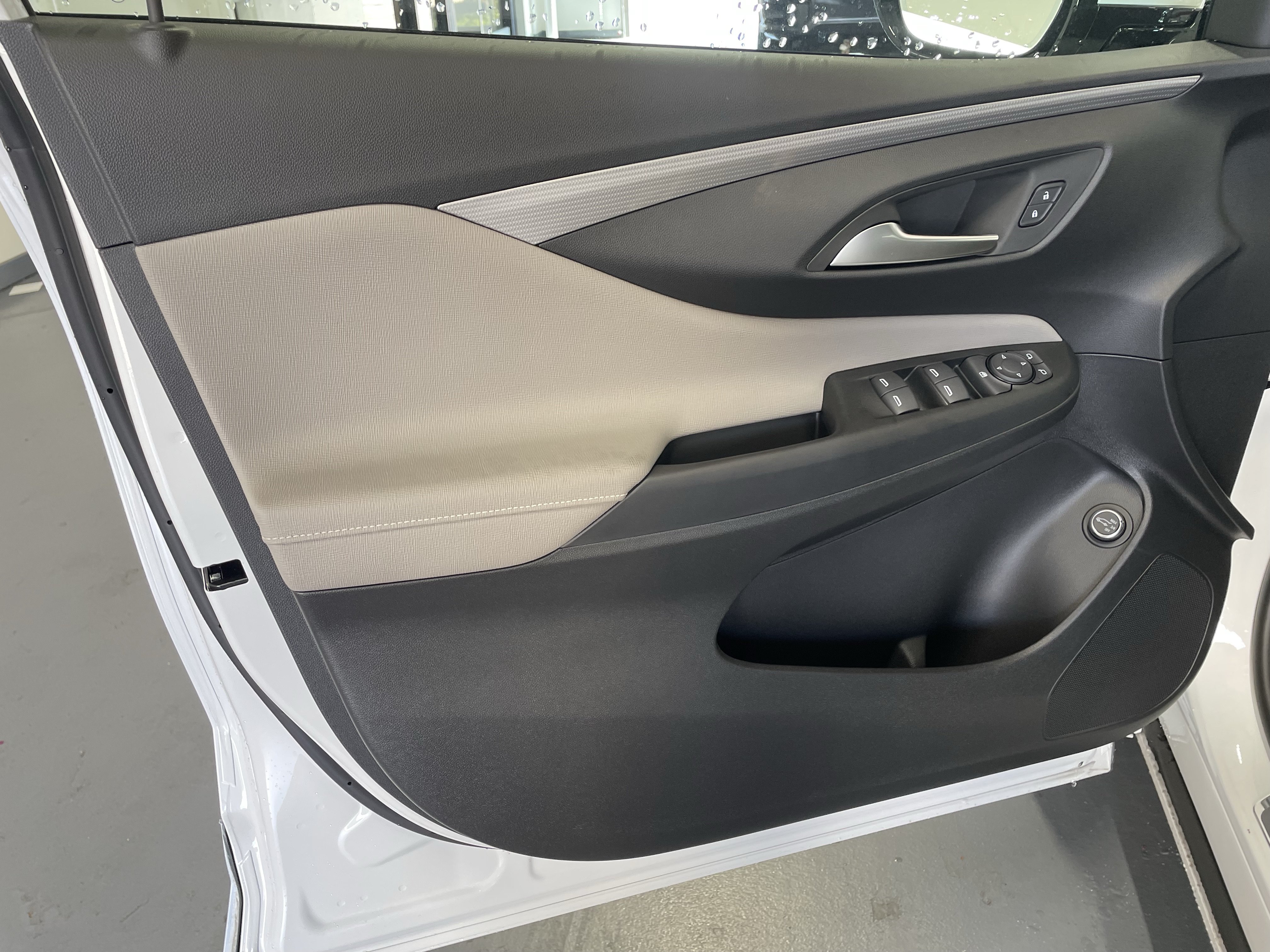 New 2026 Buick Envista Sport Touring FWD image 6