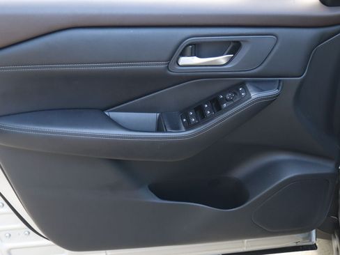 Used 2023 Nissan Rogue SV w/ SV Premium B Package FWD image 20
