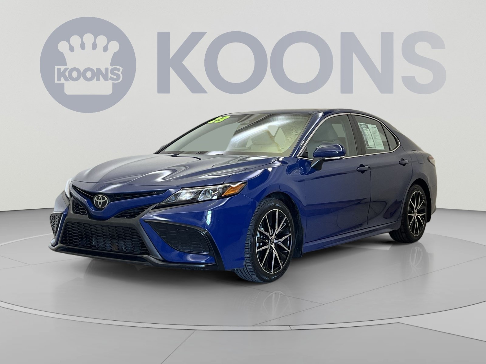 Used 2023 Toyota Camry SE w/ Cold Weather Package FWD image 4