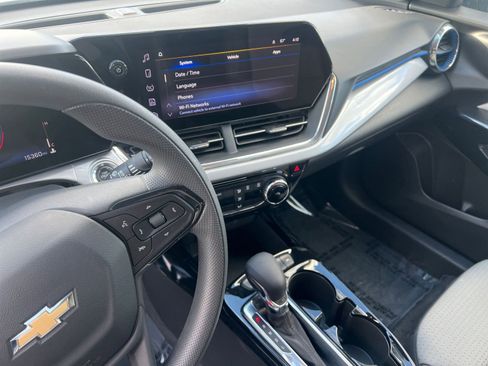 Used 2025 Chevrolet Trax LT FWD image 20