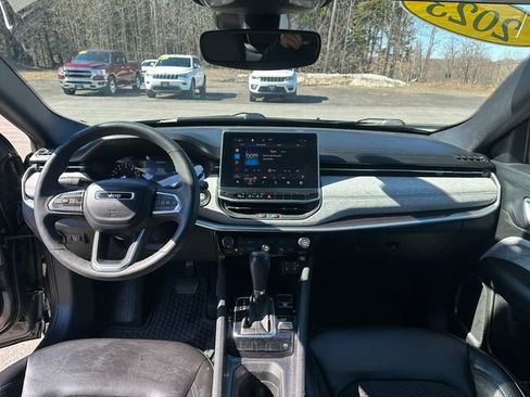 Used 2023 Jeep Compass Latitude w/ Convenience Group image 11