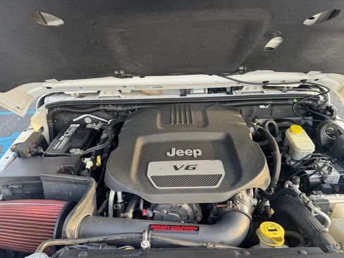 Used 2014 Jeep Wrangler Unlimited Sahara image 11