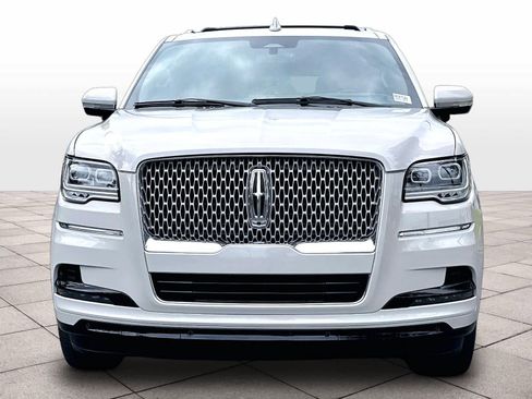 Used 2024 Lincoln Navigator L Reserve AWD/4WD image 3