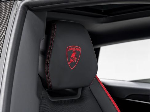 Used 2024 Lamborghini Urus Performante AWD/4WD image 42