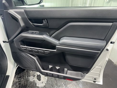 Used 2025 Toyota Tacoma SR image 11