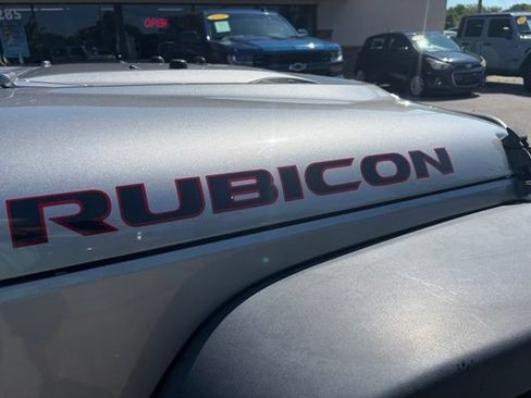 Used 2017 Jeep Wrangler Unlimited Rubicon AWD/4WD image 8