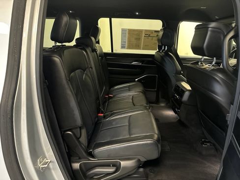 Used 2024 Jeep Wagoneer L Series II w/ Flexible Seating Group AWD/4WD image 19