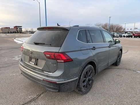 Used 2023 Volkswagen Tiguan SE image 4