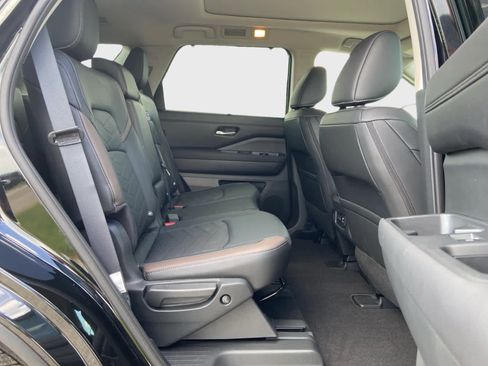 Used 2025 Nissan Pathfinder Platinum w/ Cargo Package FWD image 17