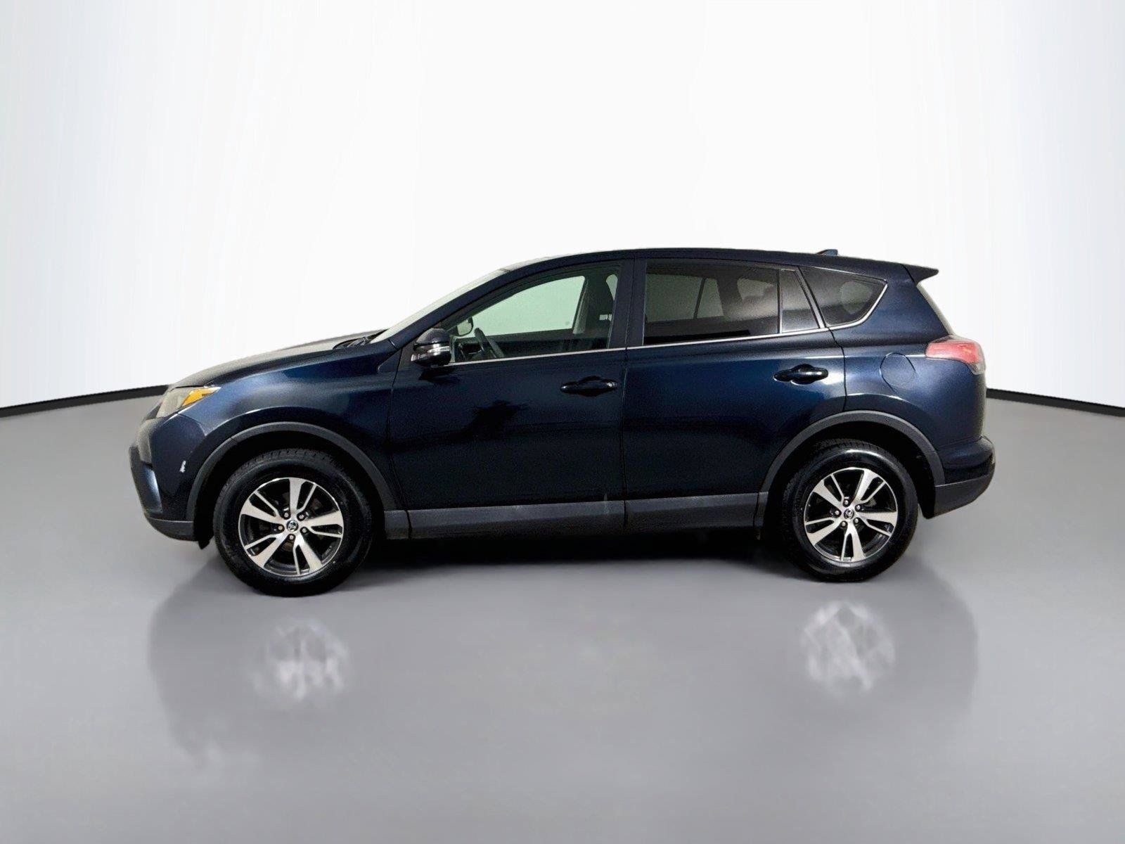 Used 2018 Toyota RAV4 XLE AWD/4WD image 8