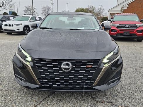 Used 2024 Nissan Altima 2.5 SR image 2
