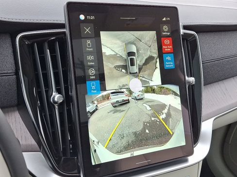 New 2026 Volvo XC90 B6 Ultra w/ Protection Package image 13