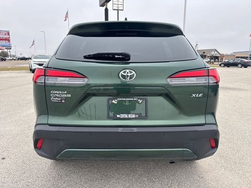 Used 2024 Toyota Corolla Cross XLE image 4